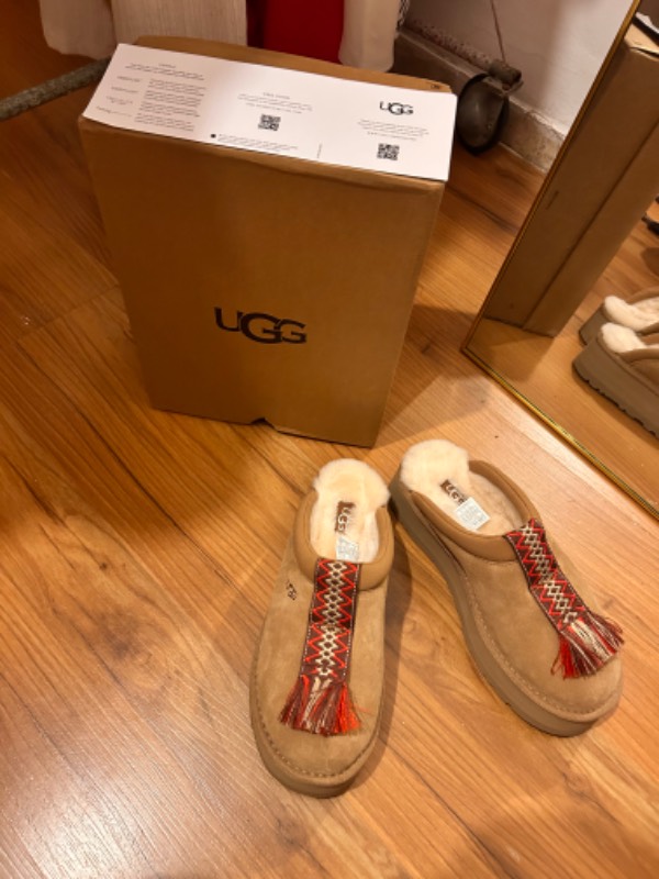 נעלי UGG