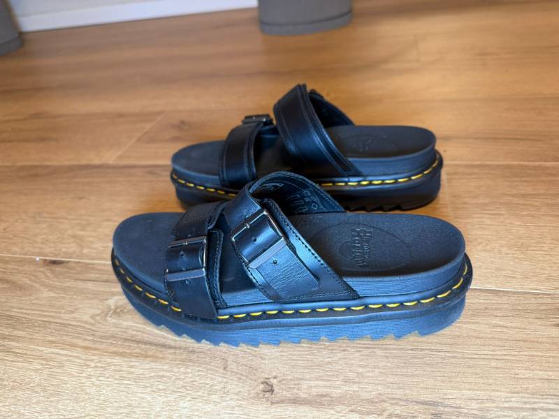 סנדלים Drmartens